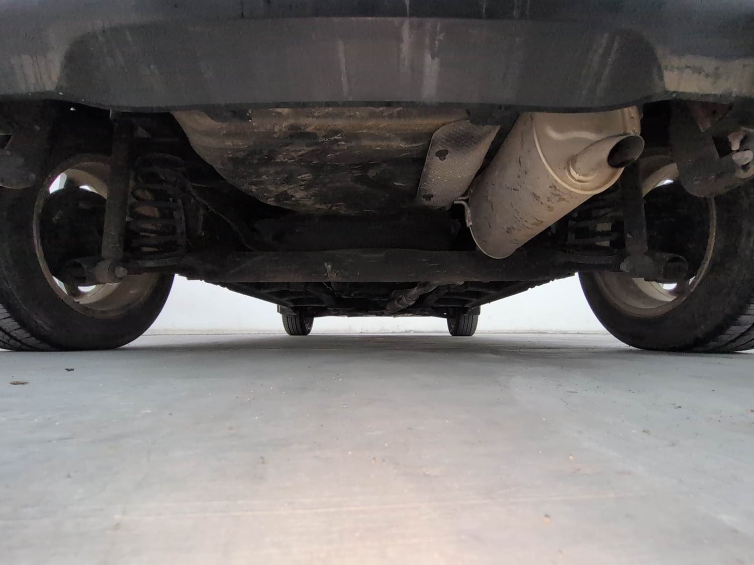 Used 2017 Mahindra KUV100 K8 6 STR Dual Tone Petrol Manual extra REAR UNDERBODY VIEW (TAKEN FROM REAR)