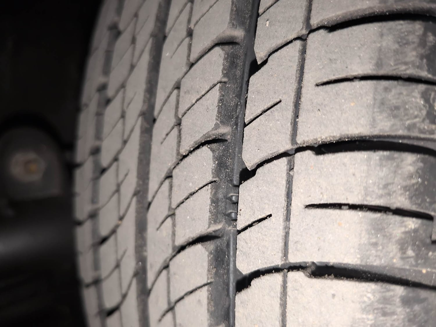 Used 2017 Mahindra KUV100 K8 6 STR Dual Tone Petrol Manual tyres LEFT FRONT TYRE TREAD VIEW