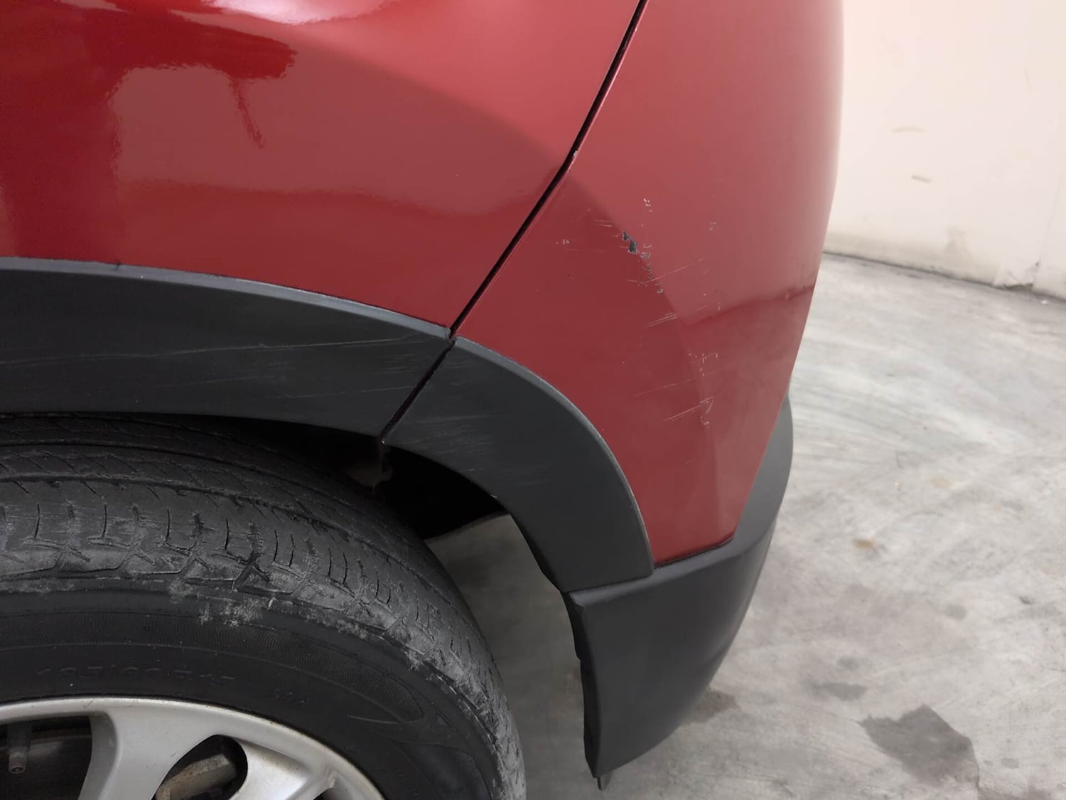 Used 2017 Mahindra KUV100 K8 6 STR Dual Tone Petrol Manual dents MINOR SCRATCH