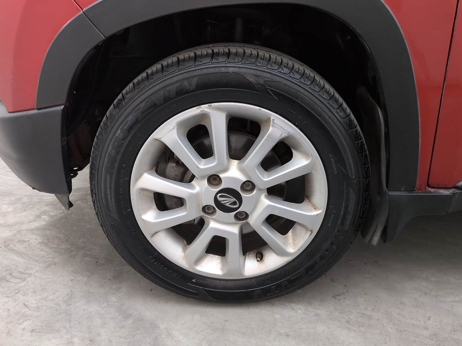 Used 2017 Mahindra KUV100 K8 6 STR Dual Tone Petrol Manual tyres LEFT FRONT TYRE RIM VIEW