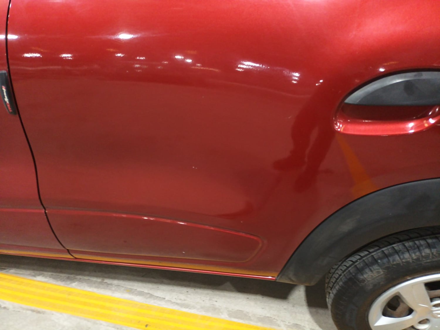Used 2016 Renault Kwid 1.0 RXT Petrol Manual dents MINOR SCRATCH
