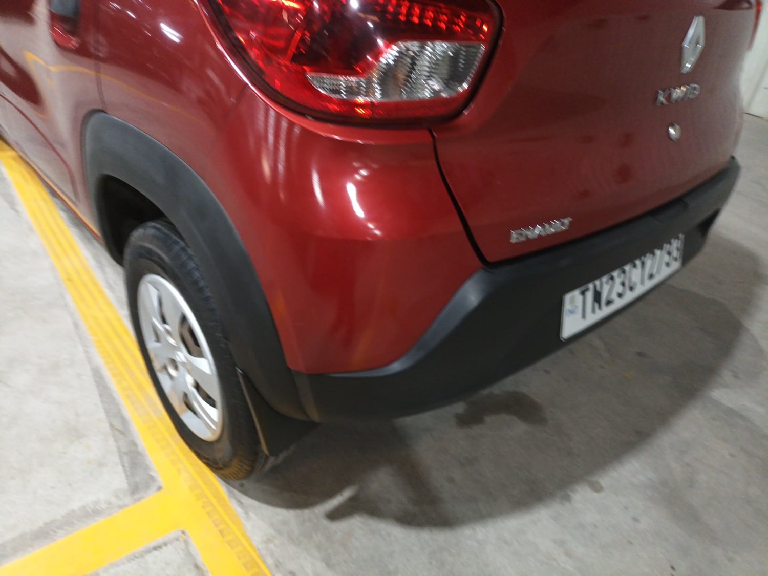 Used 2016 Renault Kwid 1.0 RXT Petrol Manual dents MINOR SCRATCH