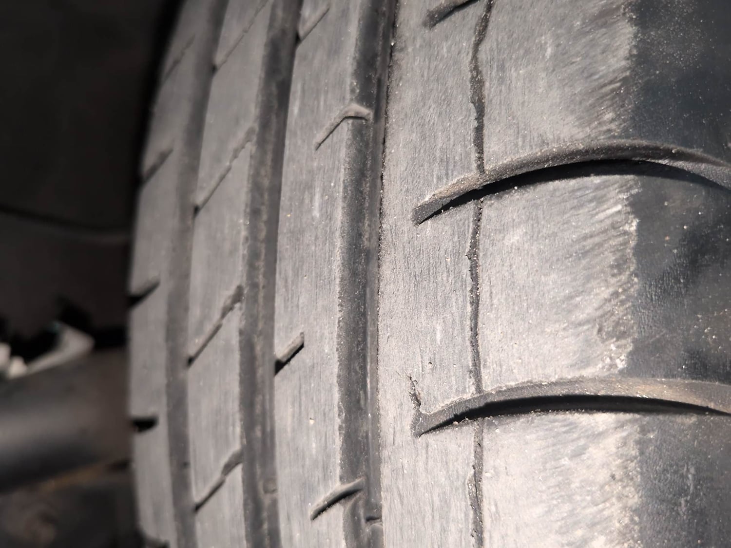 Used 2018 Maruti Suzuki Dzire VXi AMT Petrol Automatic tyres LEFT FRONT TYRE TREAD VIEW