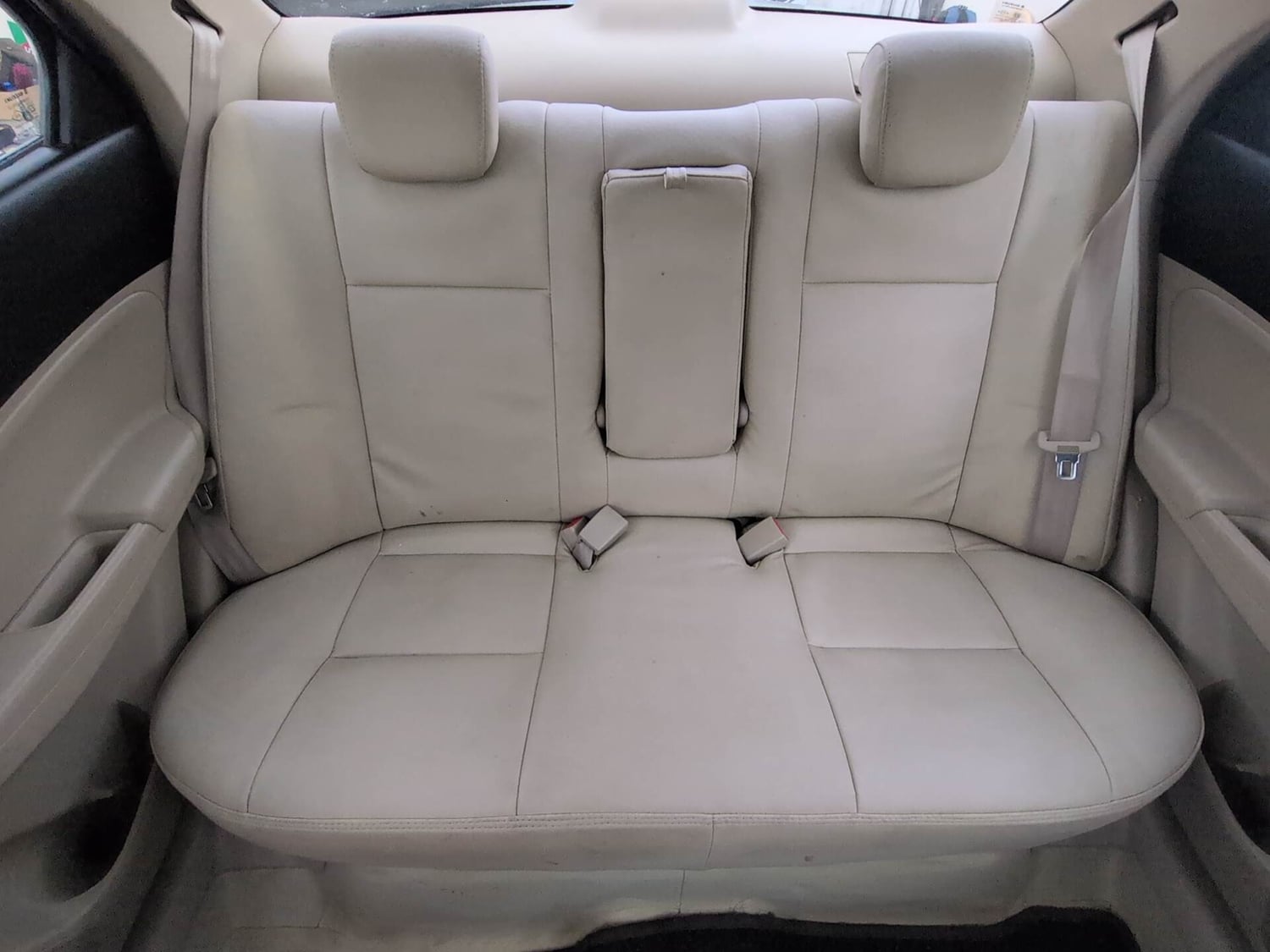 Used 2018 Maruti Suzuki Dzire VXi AMT Petrol Automatic interior REAR SEAT CONDITION VIEW