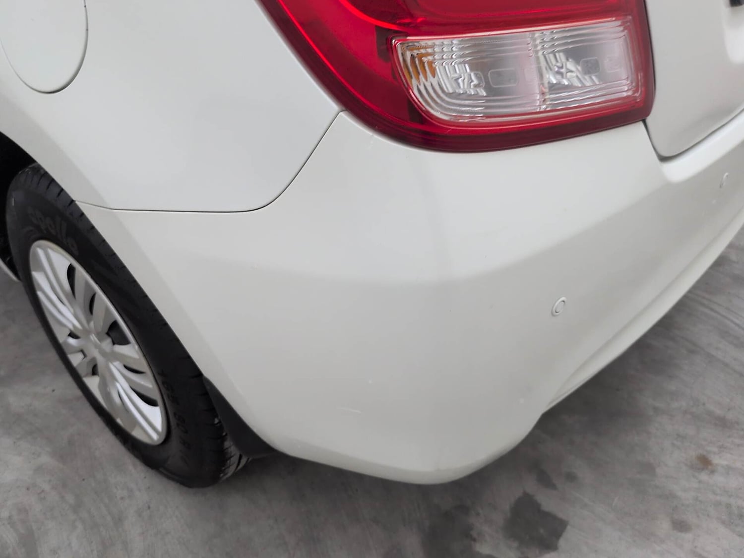 Used 2018 Maruti Suzuki Dzire VXi AMT Petrol Automatic dents MINOR SCRATCH