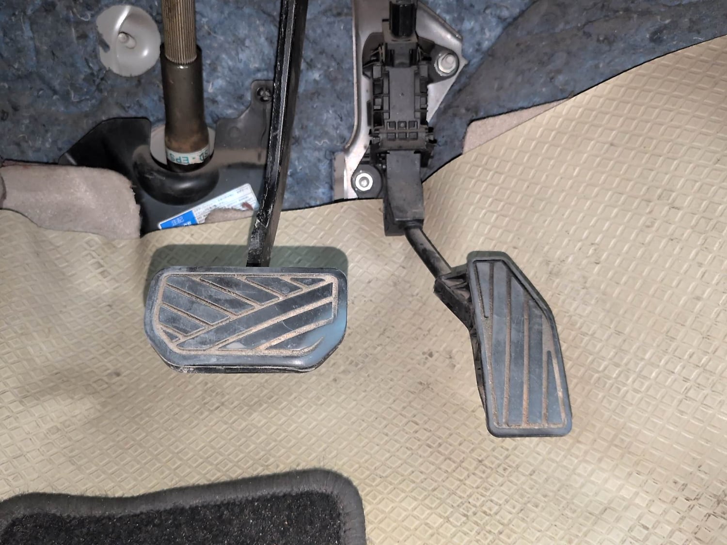 Used 2018 Maruti Suzuki Dzire VXi AMT Petrol Automatic interior PEDALS VIEW
