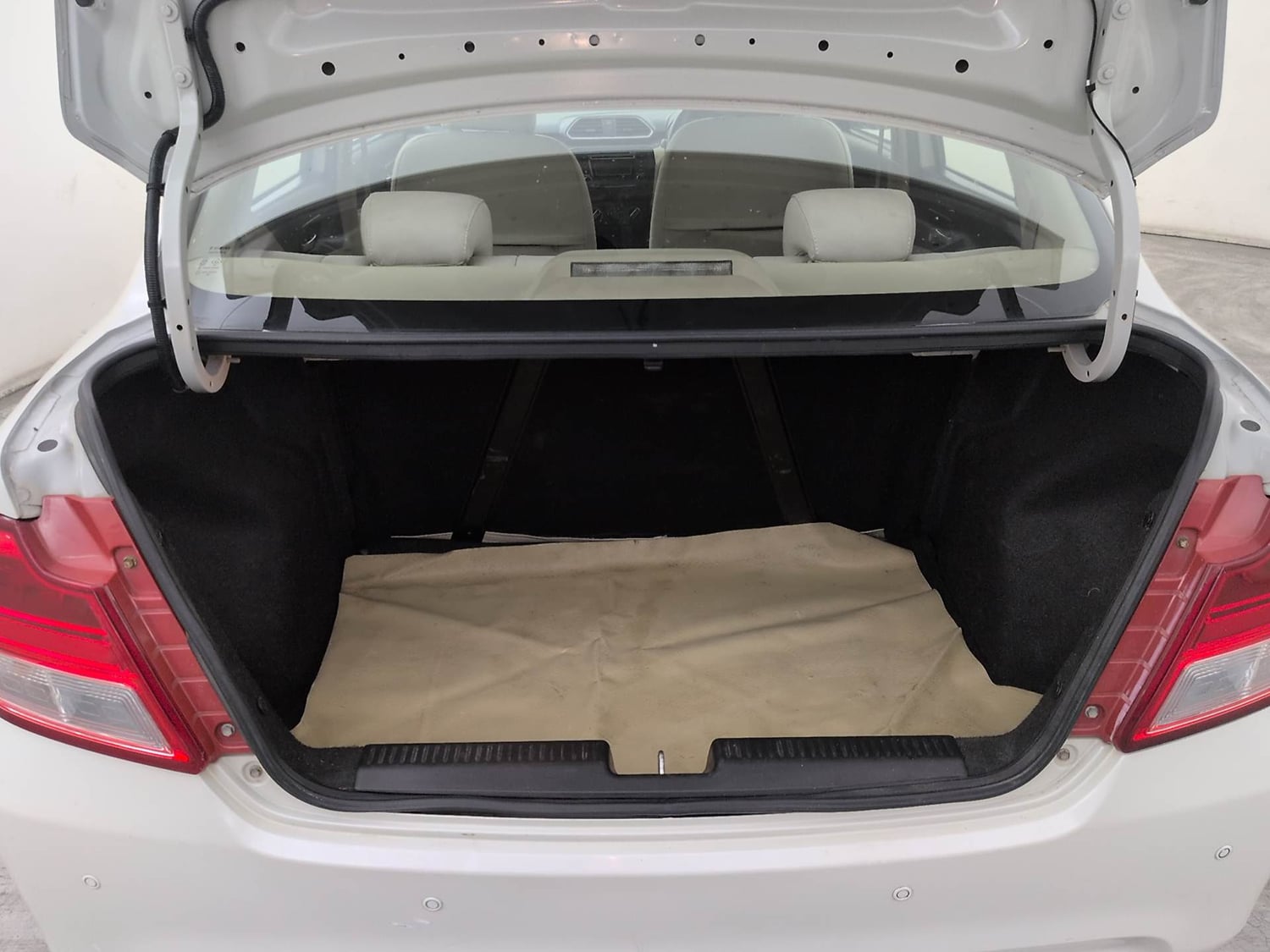 Used 2018 Maruti Suzuki Dzire VXi AMT Petrol Automatic interior DICKY INSIDE VIEW