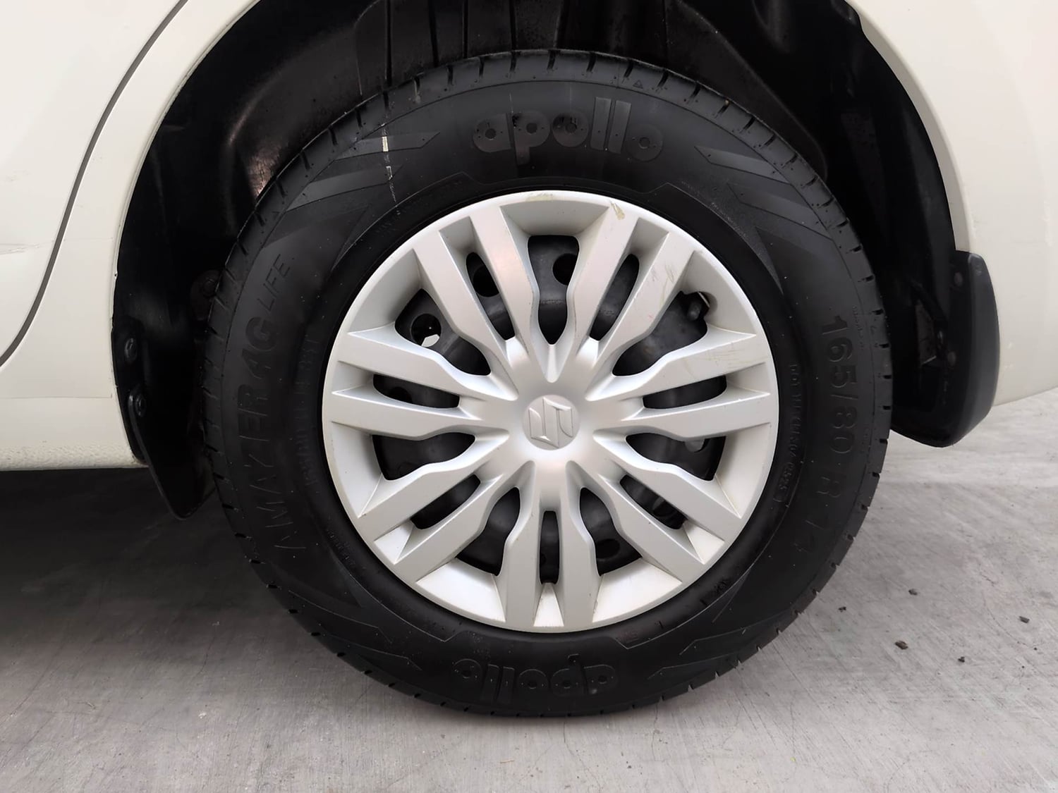Used 2018 Maruti Suzuki Dzire VXi AMT Petrol Automatic tyres LEFT REAR TYRE RIM VIEW