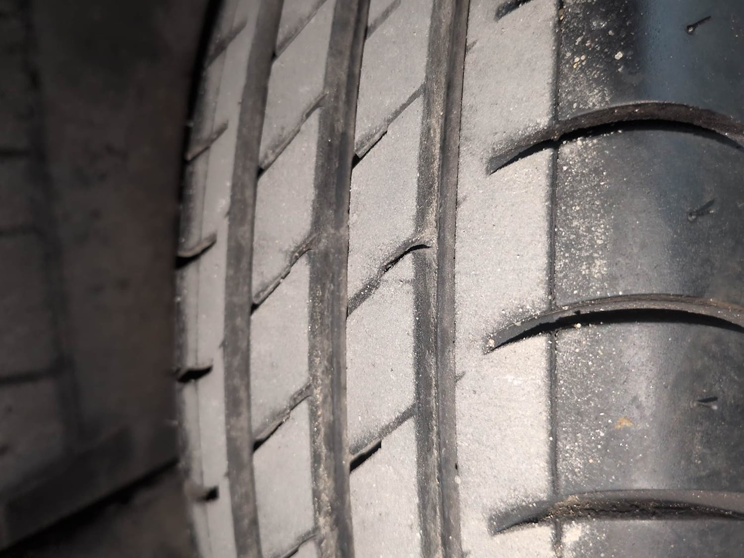 Used 2018 Maruti Suzuki Dzire VXi AMT Petrol Automatic tyres RIGHT REAR TYRE TREAD VIEW