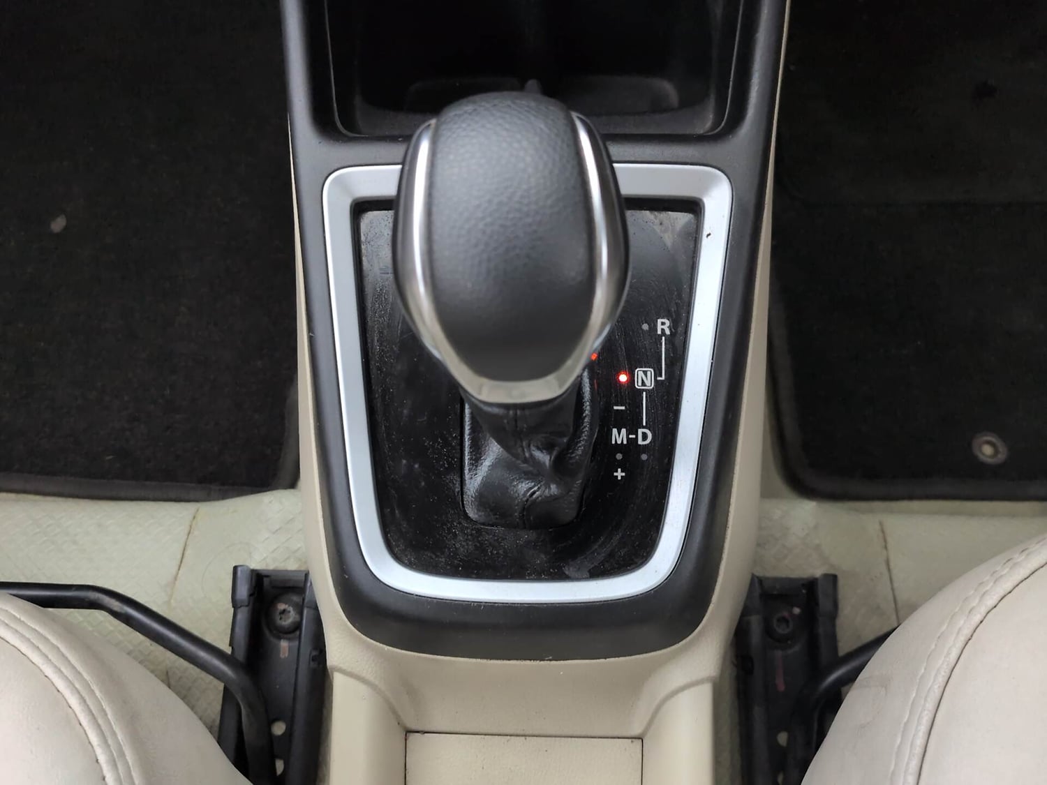 Used 2018 Maruti Suzuki Dzire VXi AMT Petrol Automatic interior GEAR  KNOB VIEW
