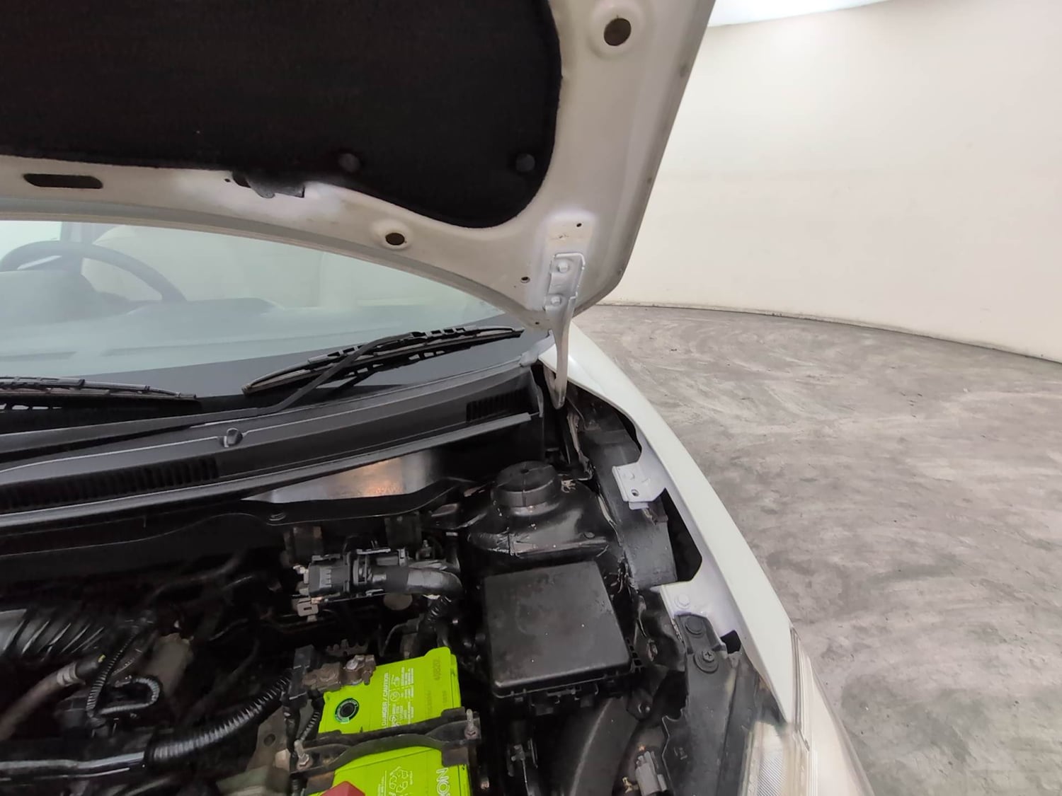 Used 2018 Maruti Suzuki Dzire VXi AMT Petrol Automatic engine ENGINE LEFT SIDE HINGE & APRON VIEW