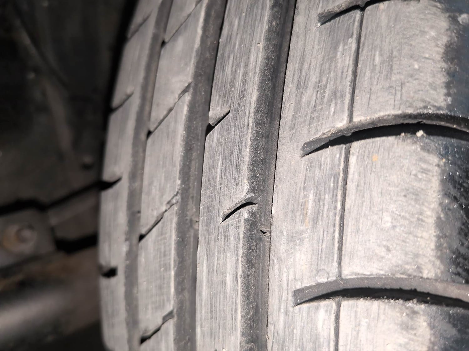Used 2018 Maruti Suzuki Dzire VXi AMT Petrol Automatic tyres RIGHT FRONT TYRE TREAD VIEW