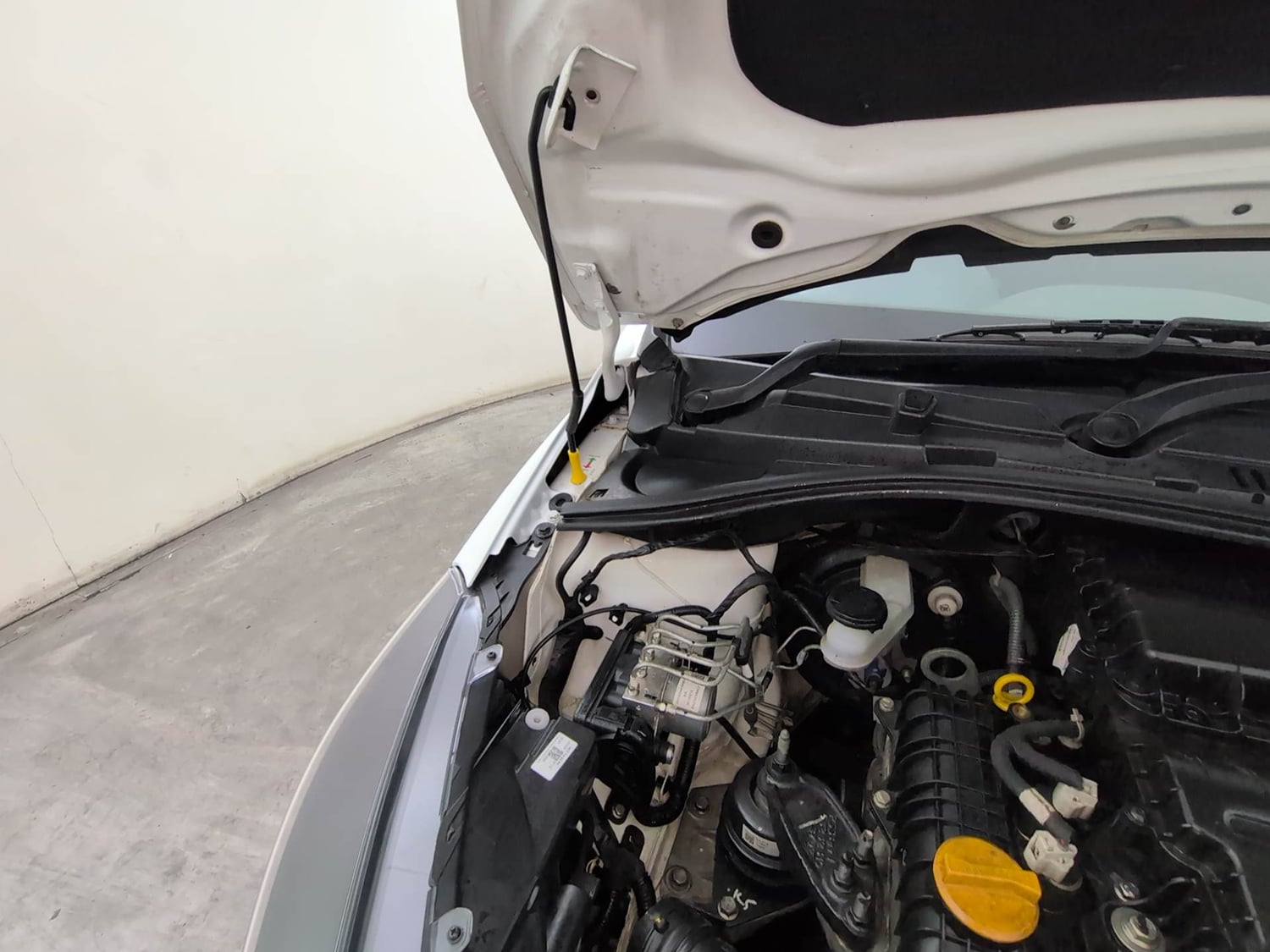 Used 2025 Tata Tiago XE Petrol Manual engine ENGINE RIGHT SIDE HINGE & APRON VIEW
