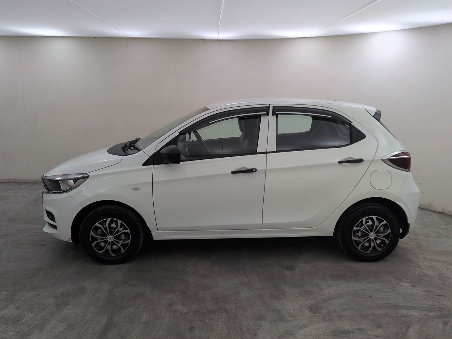 Used 2025 Tata Tiago XE Petrol Manual exterior LEFT SIDE VIEW
