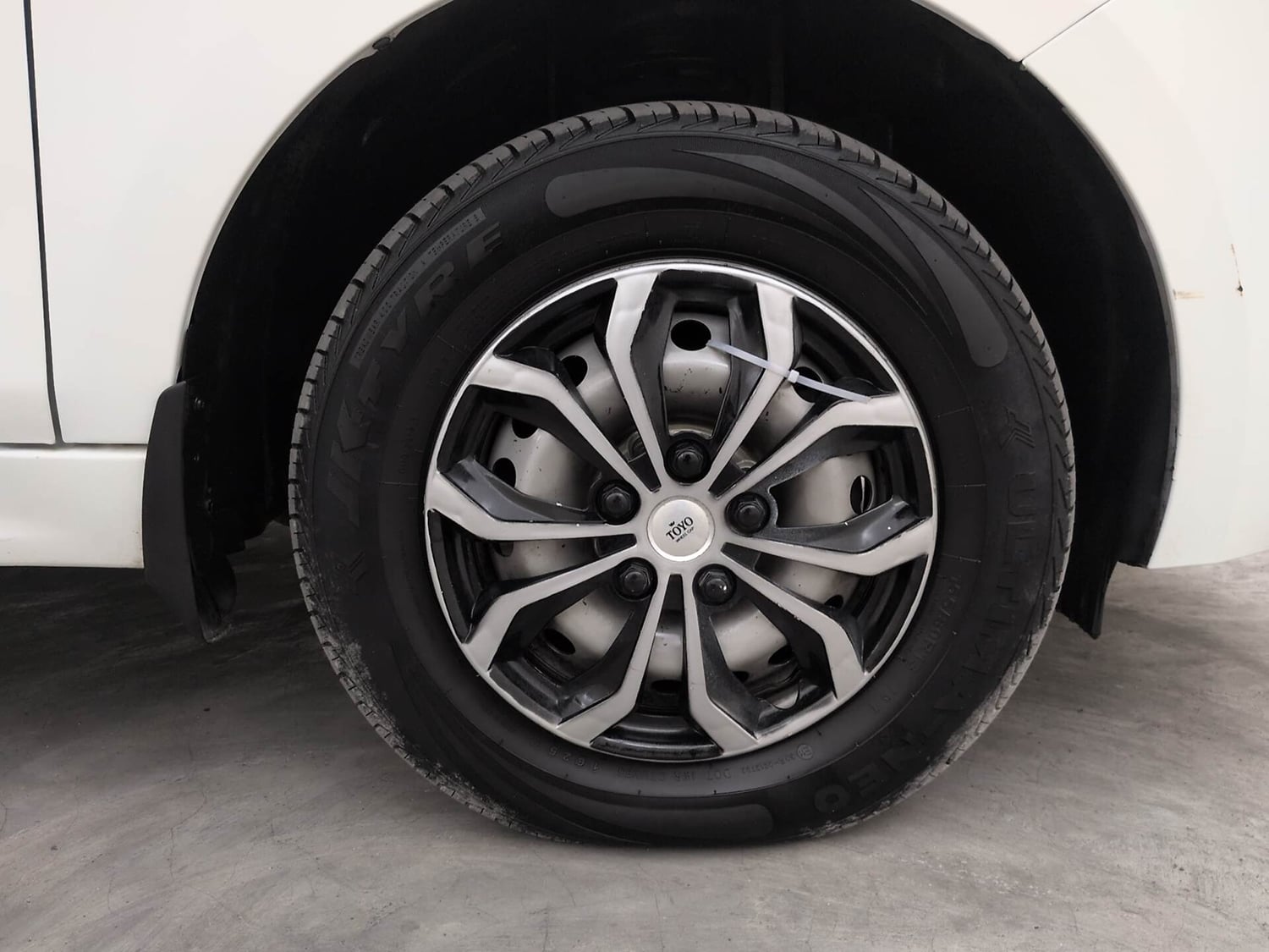 Used 2025 Tata Tiago XE Petrol Manual tyres RIGHT FRONT TYRE RIM VIEW