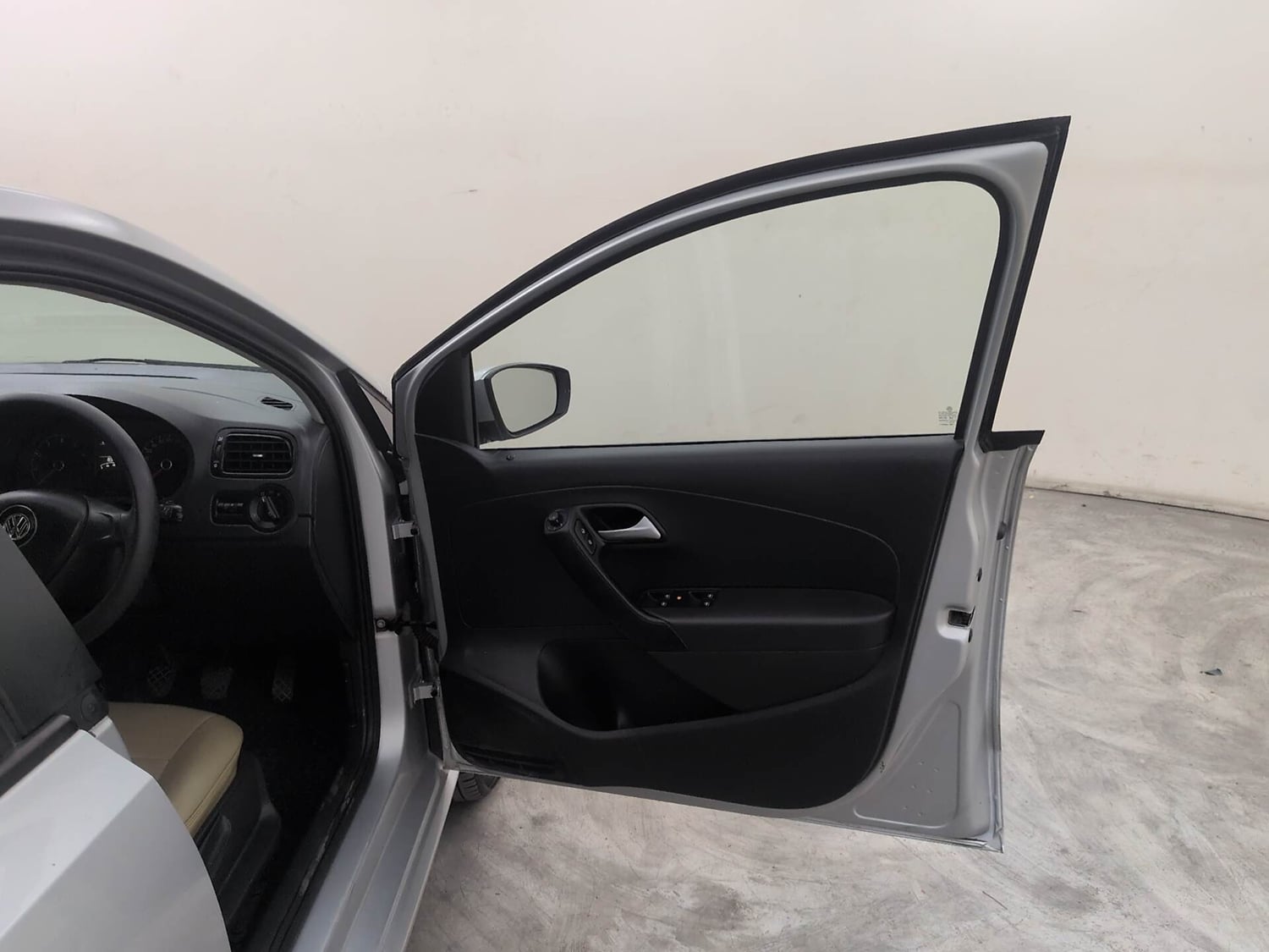 Used 2018 Volkswagen Ameo Comfortline 1.2L (P) Petrol Manual interior RIGHT FRONT DOOR OPEN VIEW