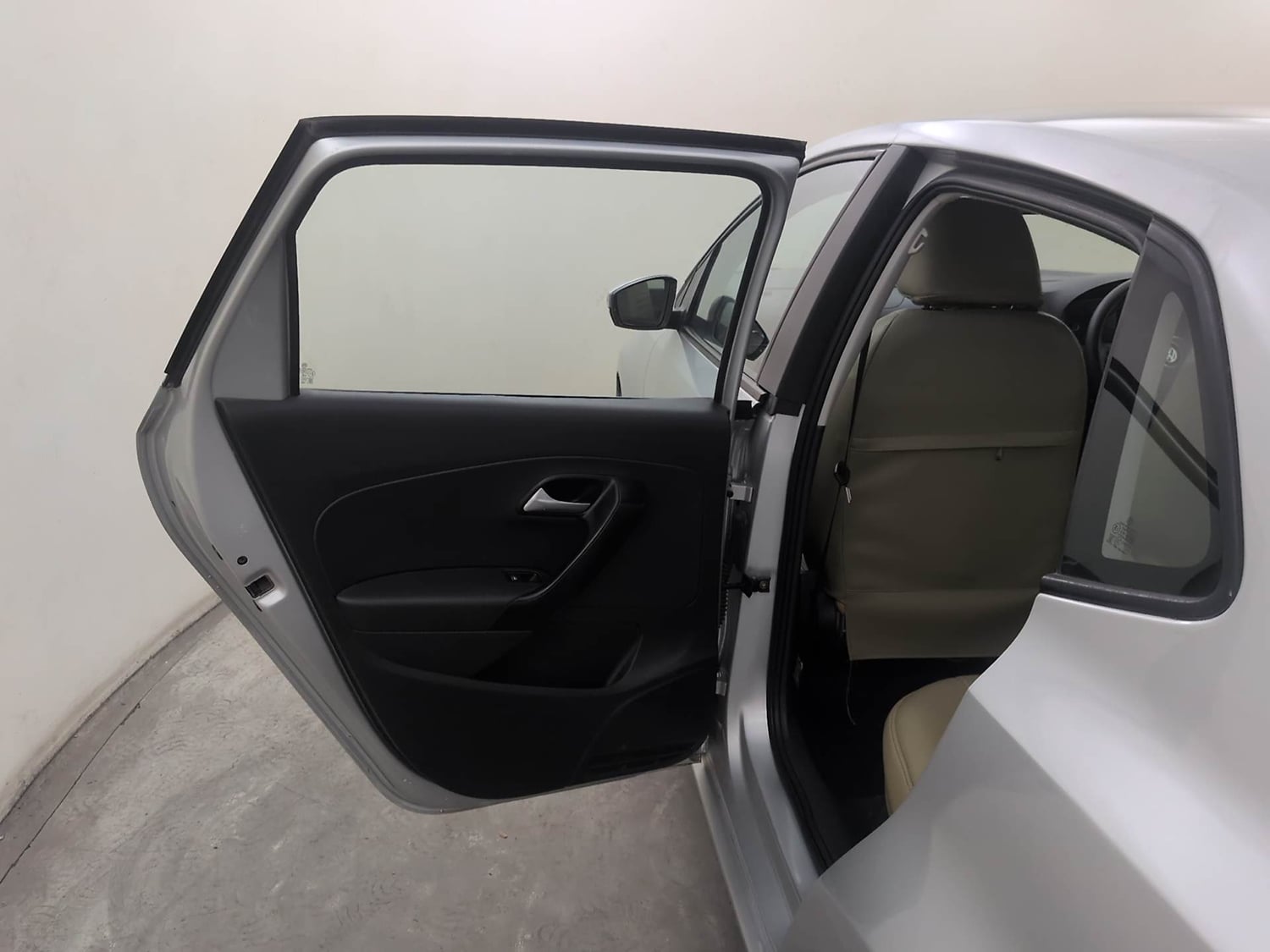 Used 2018 Volkswagen Ameo Comfortline 1.2L (P) Petrol Manual interior LEFT REAR DOOR OPEN VIEW