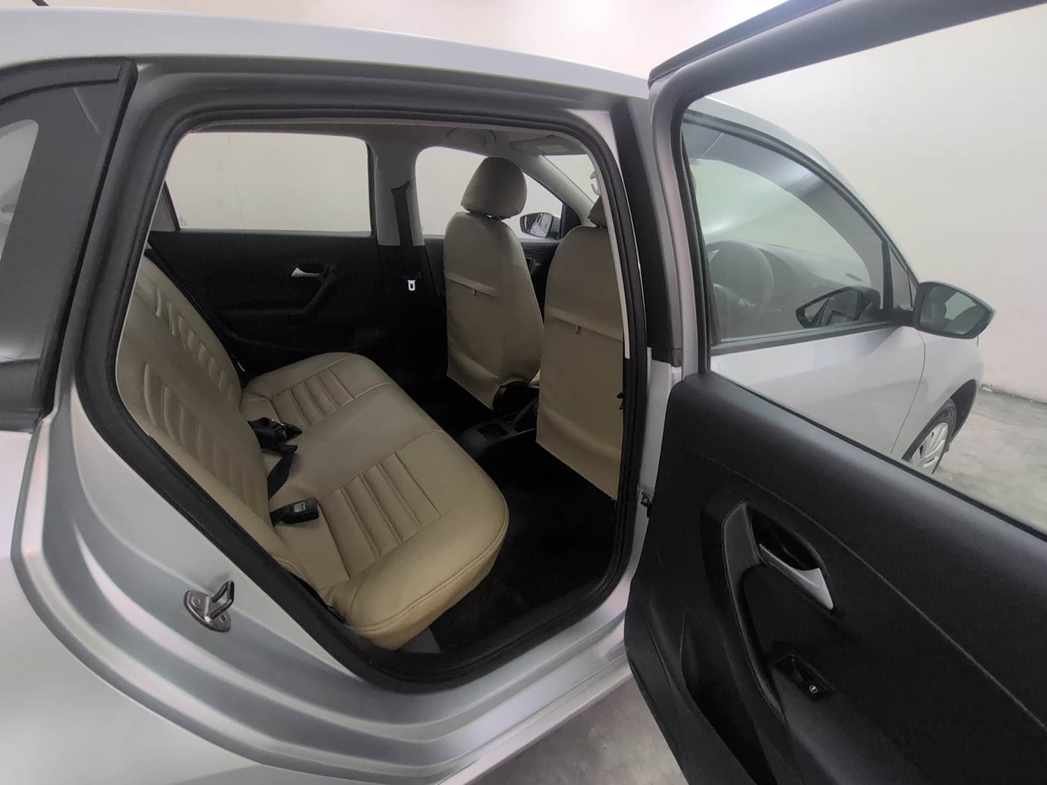 Used 2018 Volkswagen Ameo Comfortline 1.2L (P) Petrol Manual interior RIGHT SIDE REAR DOOR CABIN VIEW