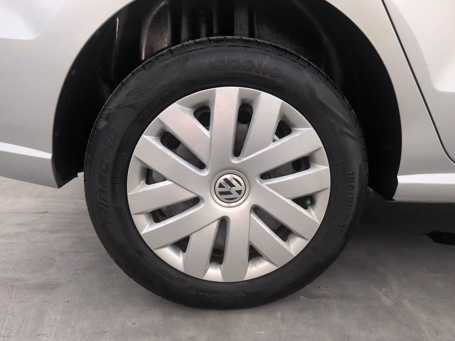 Used 2018 Volkswagen Ameo Comfortline 1.2L (P) Petrol Manual tyres RIGHT REAR TYRE RIM VIEW