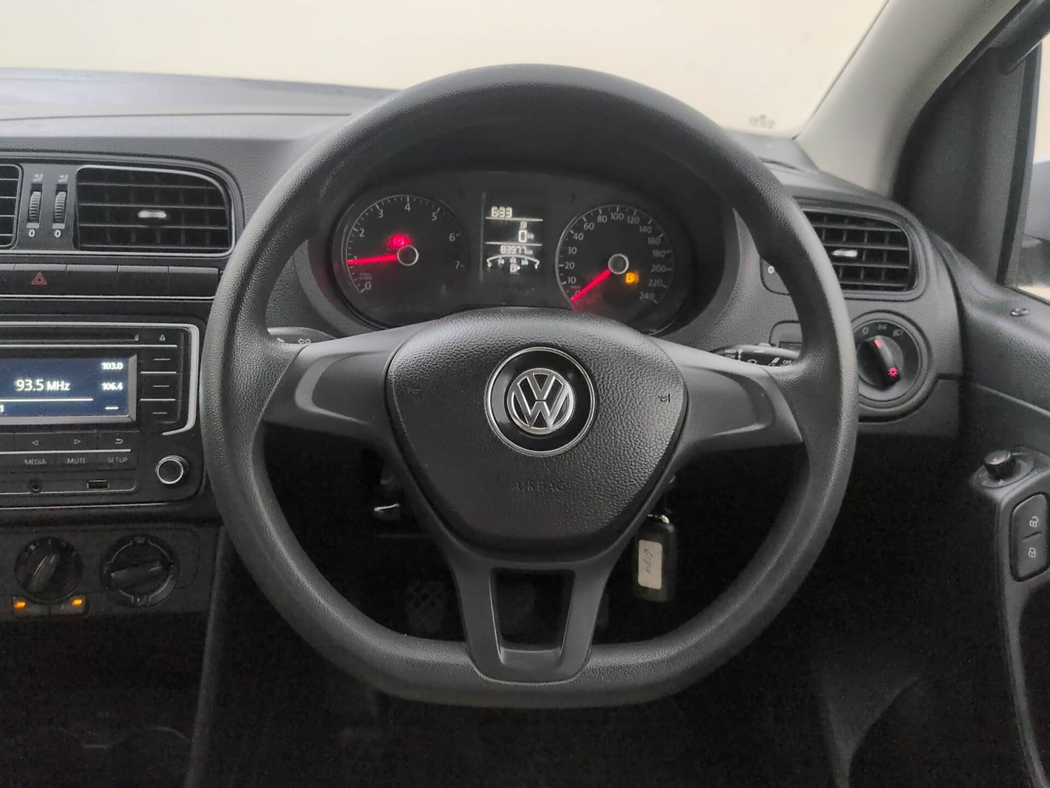 Used 2018 Volkswagen Ameo Comfortline 1.2L (P) Petrol Manual interior STEERING VIEW