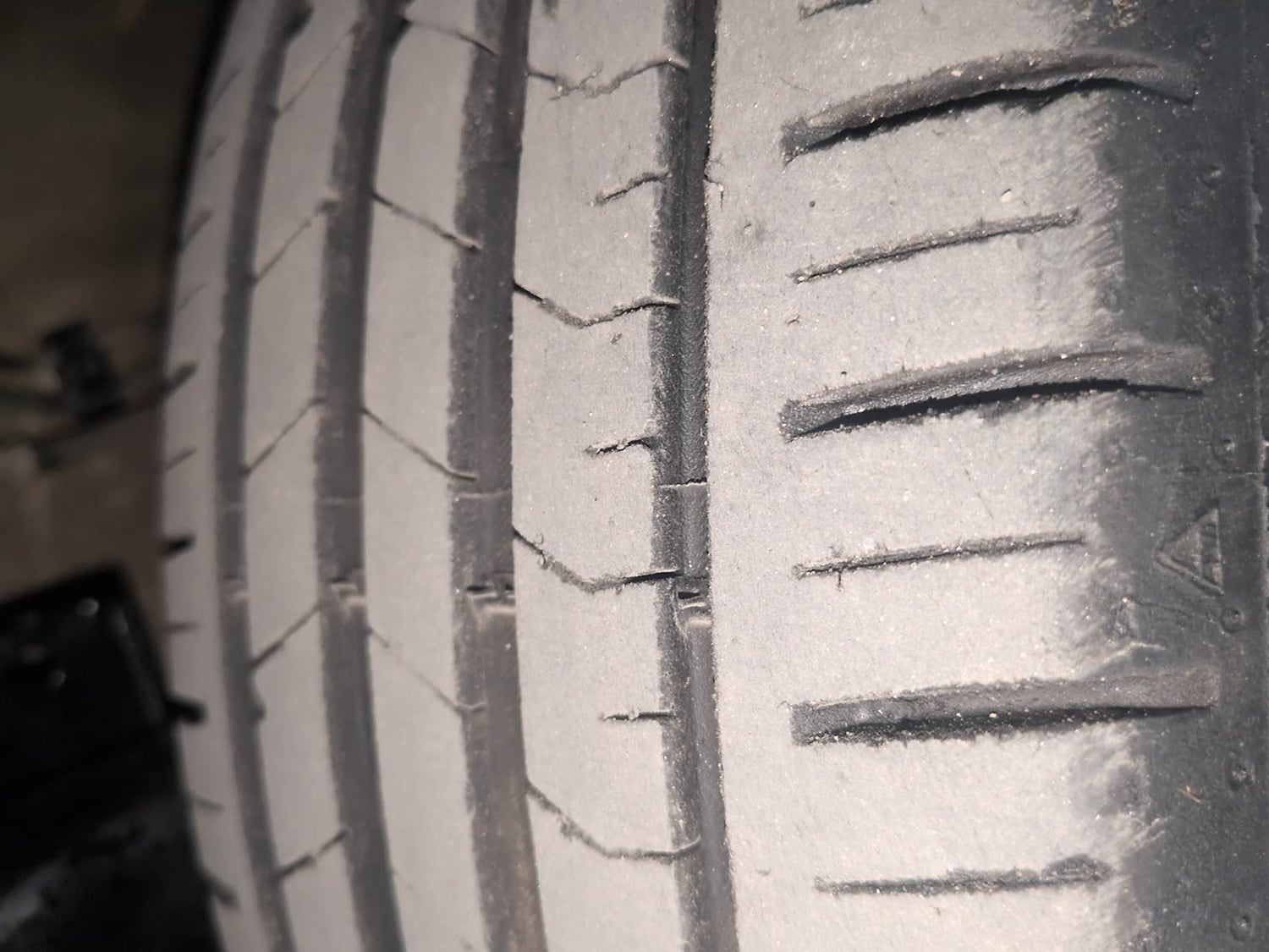 Used 2018 Volkswagen Ameo Comfortline 1.2L (P) Petrol Manual tyres LEFT FRONT TYRE TREAD VIEW