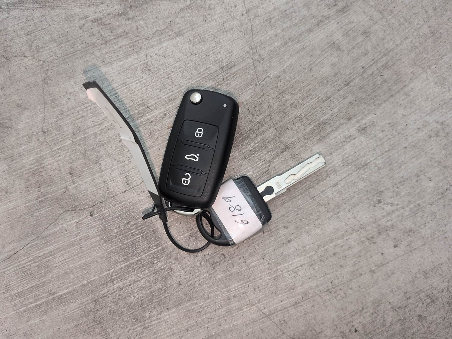 Used 2018 Volkswagen Ameo Comfortline 1.2L (P) Petrol Manual extra CAR KEY VIEW