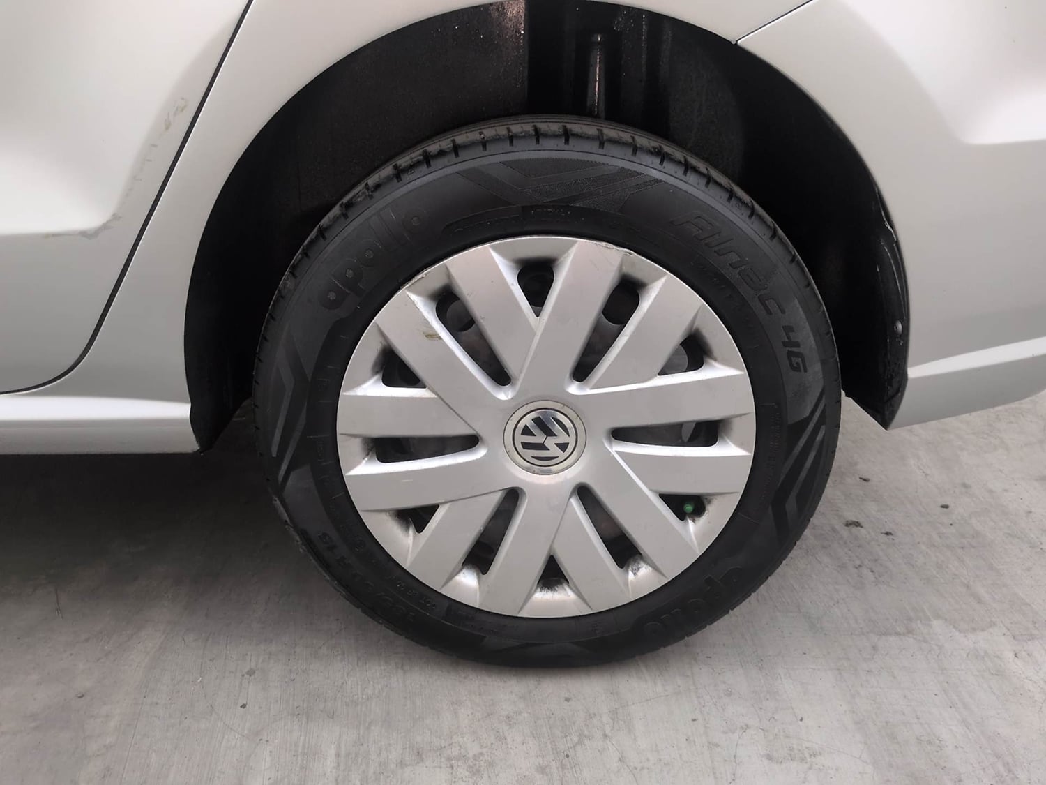 Used 2018 Volkswagen Ameo Comfortline 1.2L (P) Petrol Manual tyres LEFT REAR TYRE RIM VIEW