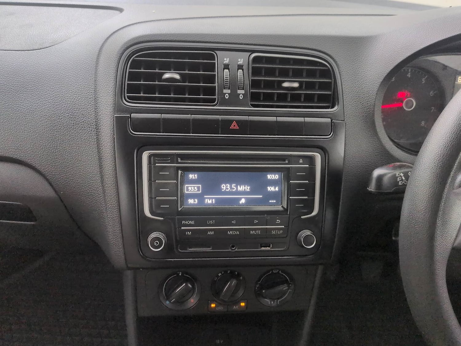 Used 2018 Volkswagen Ameo Comfortline 1.2L (P) Petrol Manual interior MUSIC SYSTEM & AC CONTROL VIEW