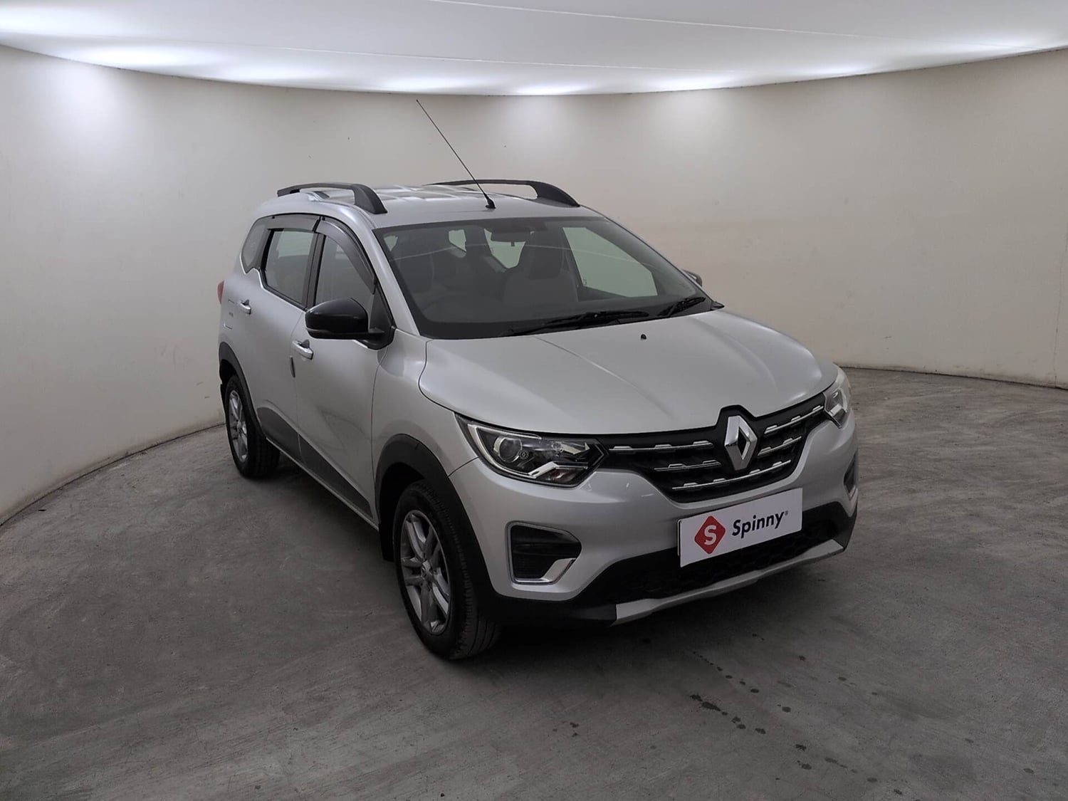 Used 2022 Renault Triber RXZ Petrol Manual exterior RIGHT FRONT CORNER VIEW