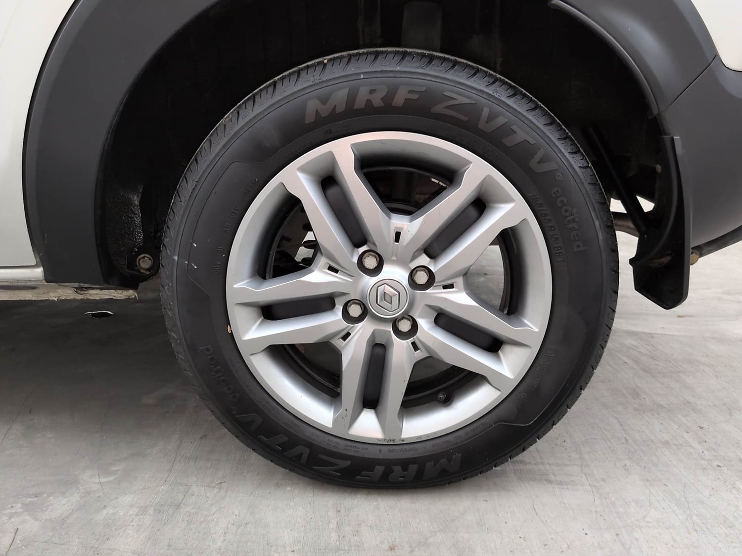 Used 2022 Renault Triber RXZ Petrol Manual tyres LEFT REAR TYRE RIM VIEW