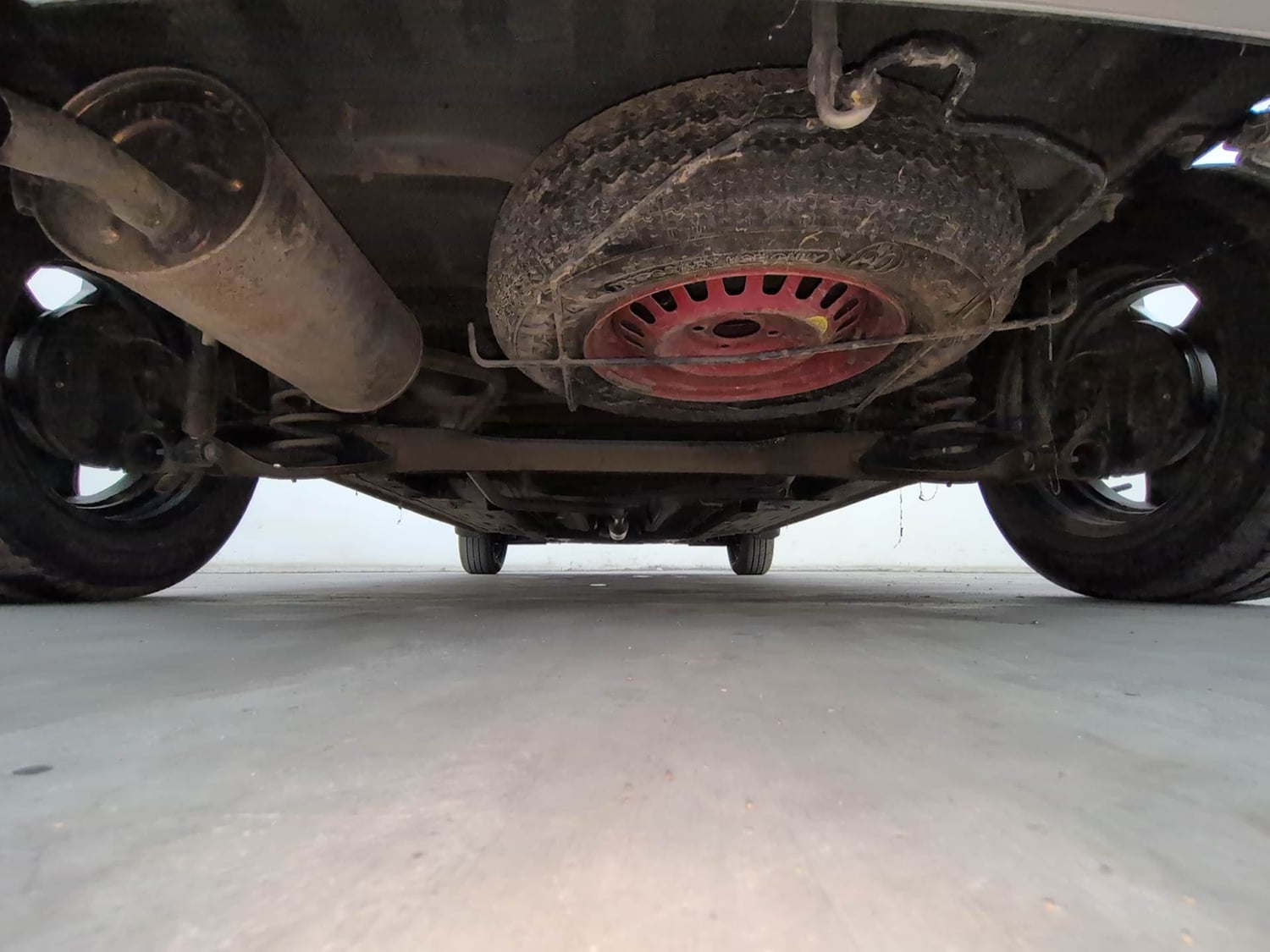 Used 2022 Renault Triber RXZ Petrol Manual extra REAR UNDERBODY VIEW (TAKEN FROM REAR)