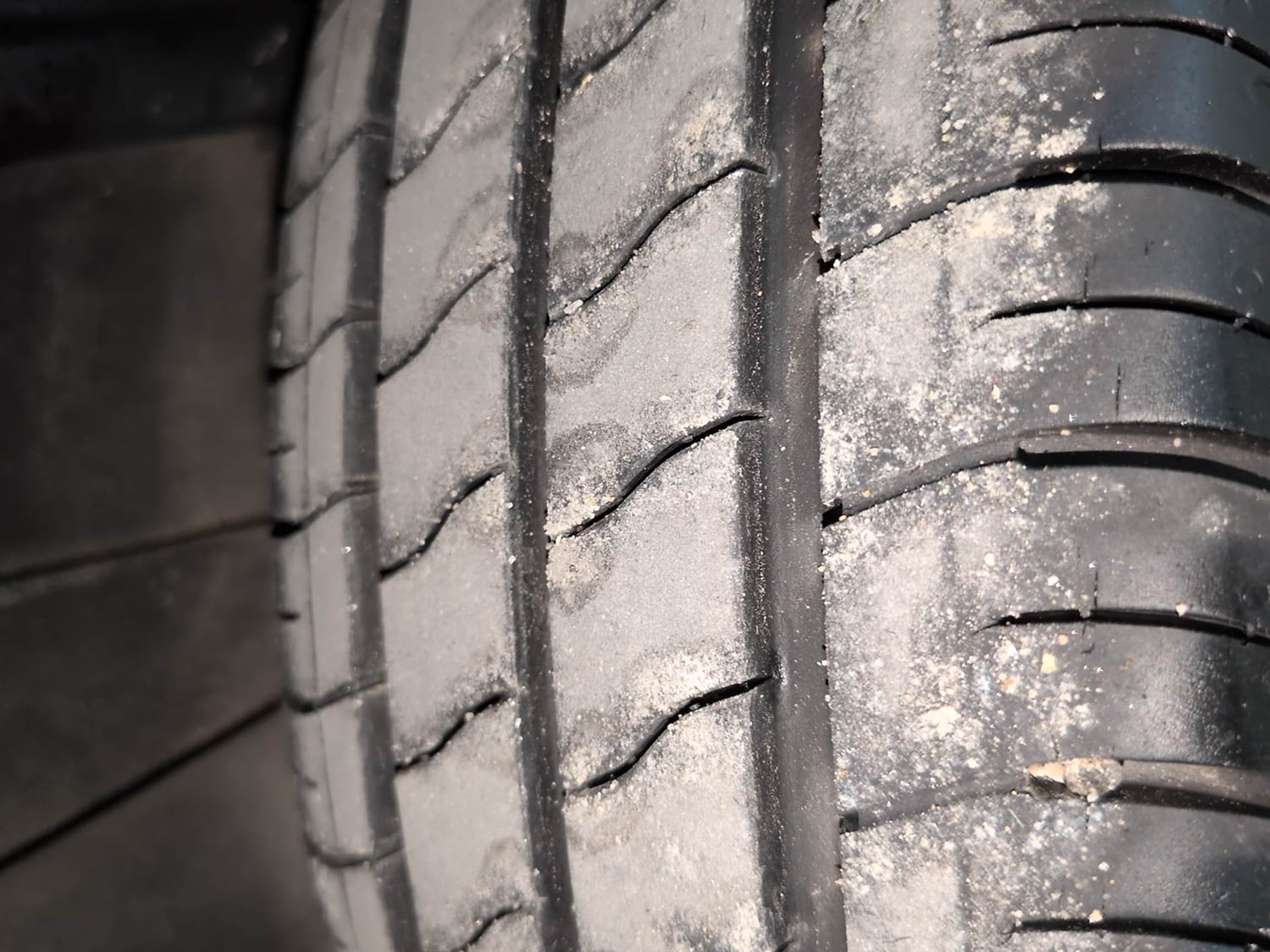 Used 2022 Renault Triber RXZ Petrol Manual tyres RIGHT REAR TYRE TREAD VIEW