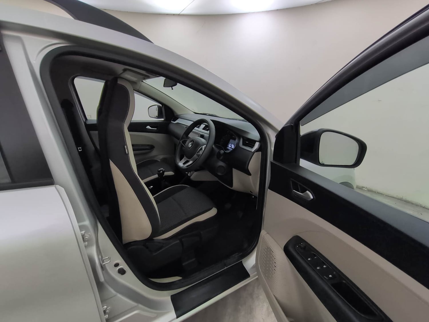 Used 2022 Renault Triber RXZ Petrol Manual interior RIGHT SIDE FRONT DOOR CABIN VIEW