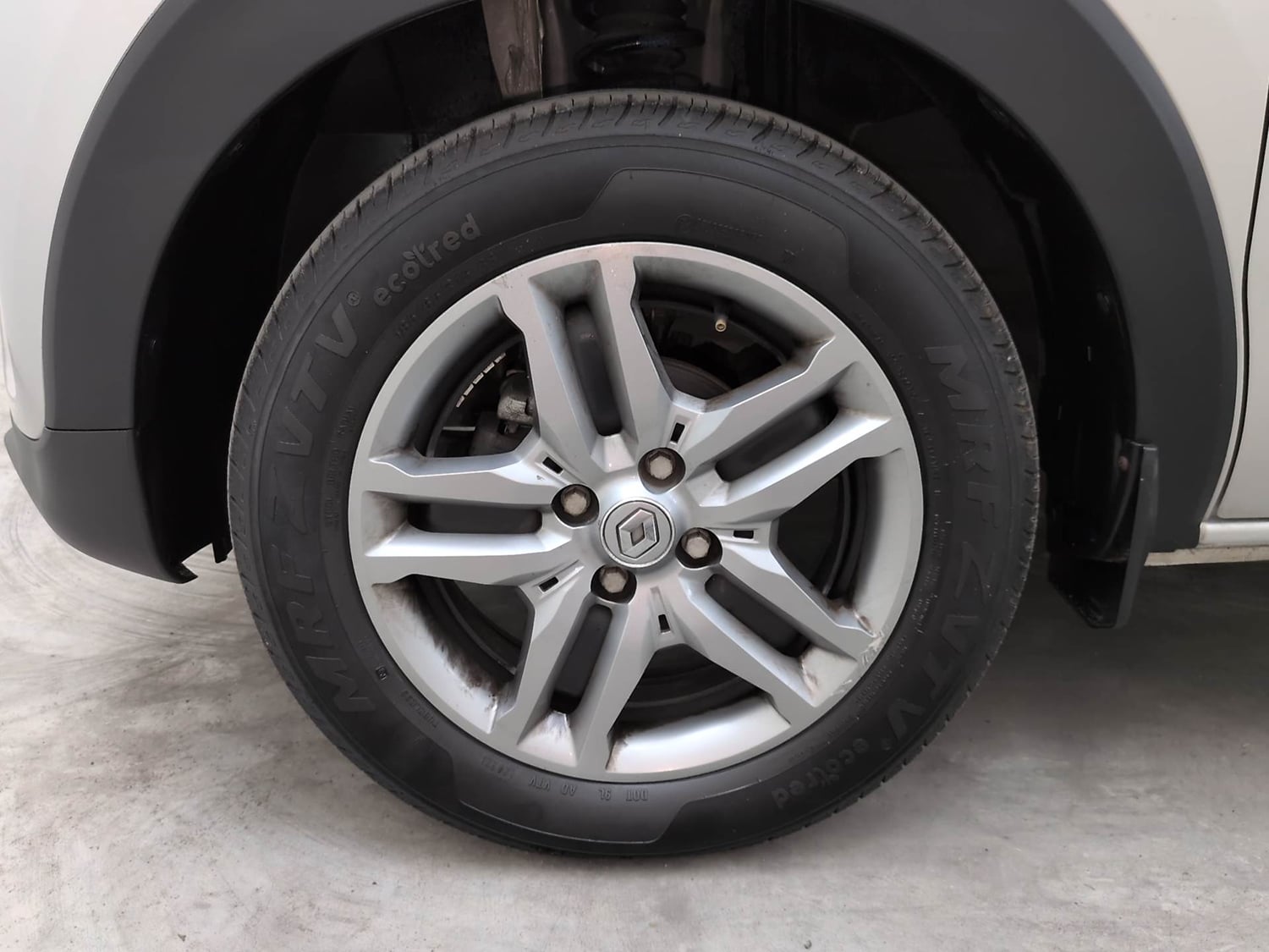 Used 2022 Renault Triber RXZ Petrol Manual tyres LEFT FRONT TYRE RIM VIEW