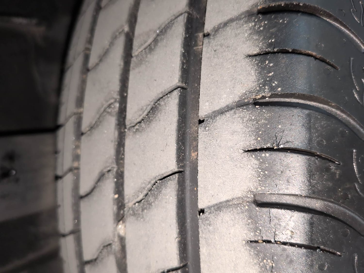 Used 2022 Renault Triber RXZ Petrol Manual tyres LEFT REAR TYRE TREAD VIEW