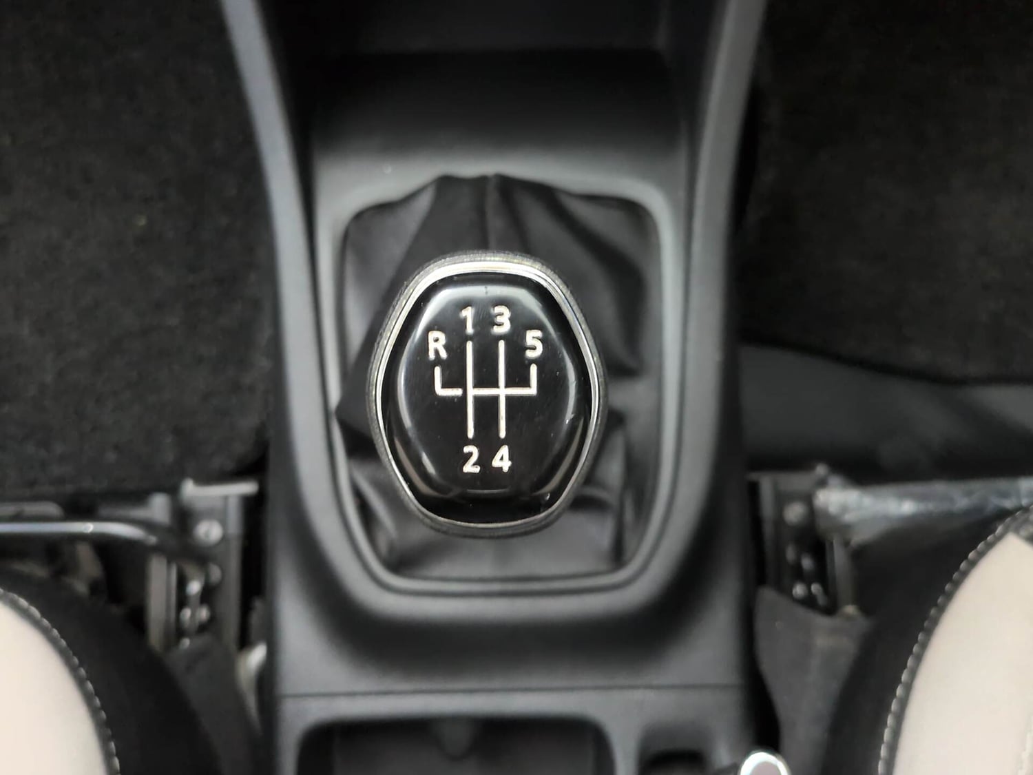 Used 2022 Renault Triber RXZ Petrol Manual interior GEAR  KNOB VIEW