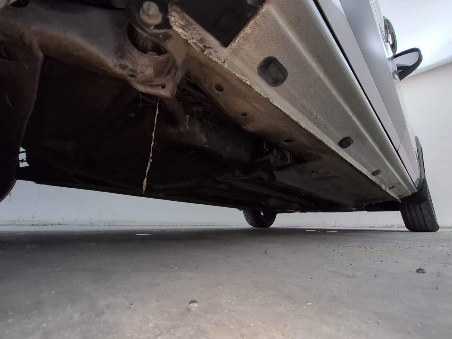 Used 2022 Renault Triber RXZ Petrol Manual extra REAR RIGHT UNDERBODY VIEW
