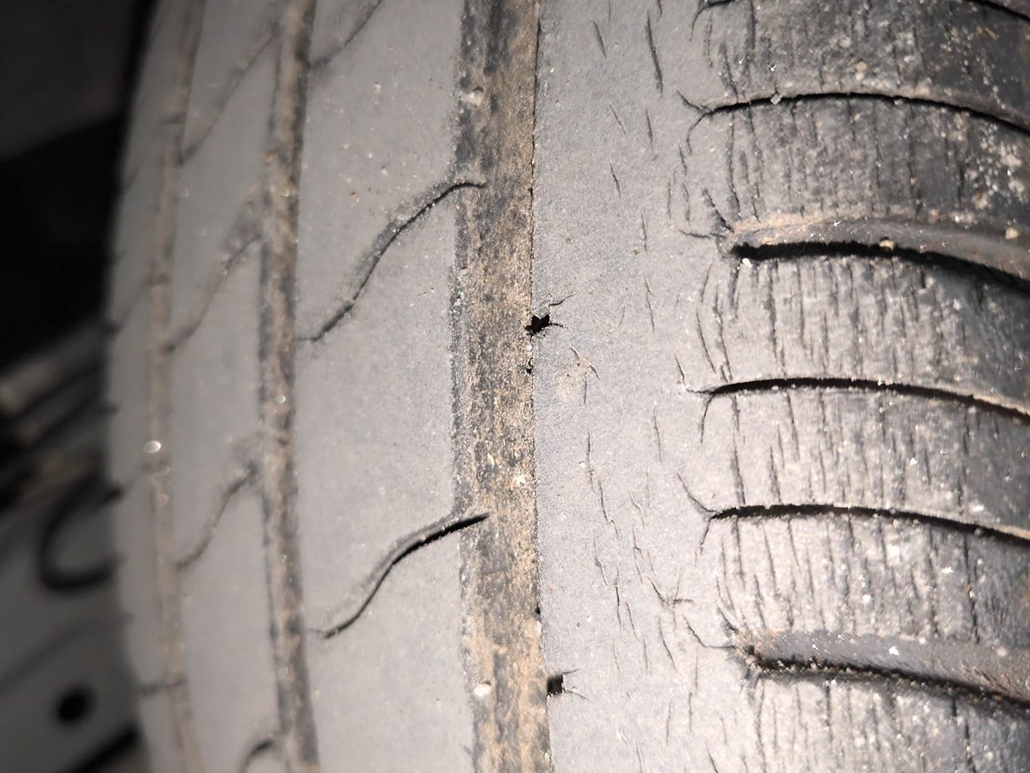 Used 2022 Renault Triber RXZ Petrol Manual tyres LEFT FRONT TYRE TREAD VIEW