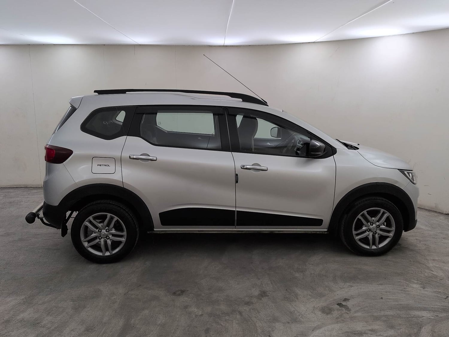 Used 2022 Renault Triber RXZ Petrol Manual exterior RIGHT SIDE VIEW